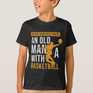 Underskatta aldrig en gammal man med en basketboll t shirt