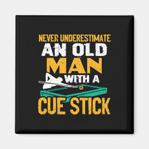 Underskatta aldrig en gammal man med en Cue Stick Magnet