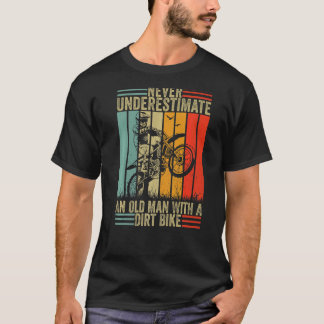 Underskatta aldrig en gammal man med en Dirt Bike  T Shirt