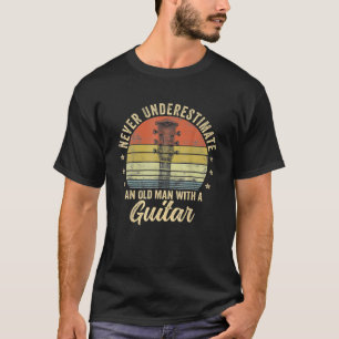Underskatta aldrig en gammal man med en gitarr-lek t shirt