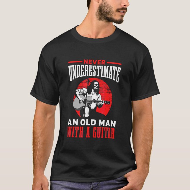 Underskatta aldrig en gammal man med en gitarr t shirt (Framsida)
