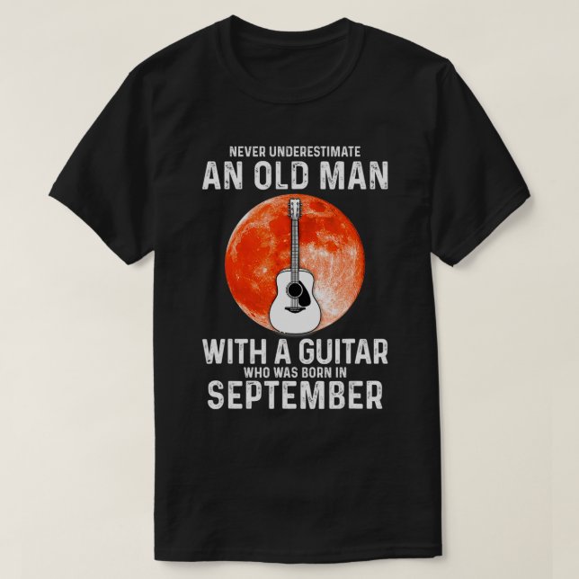 Underskatta aldrig en gammal man med en gitarsedel t shirt (Design framsida)