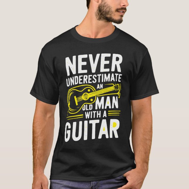 Underskatta aldrig en gammal man med en Guitar - V T Shirt (Framsida)