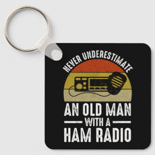 Underskatta aldrig en gammal man med en ham-radio nyckelring