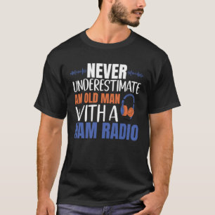 Underskatta aldrig en gammal man med en ham-radio t shirt