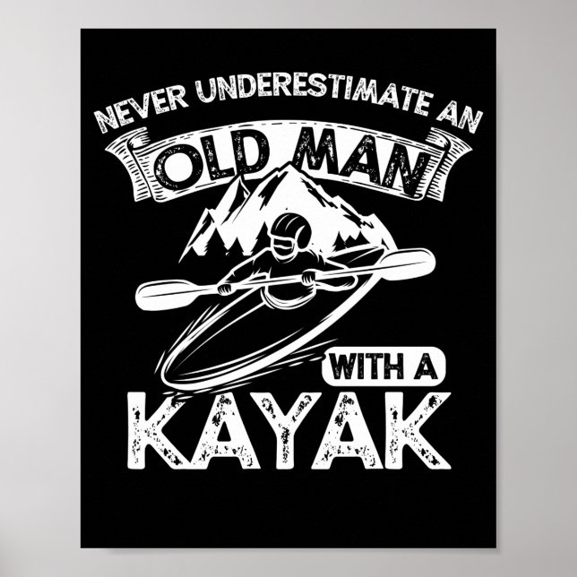 Underskatta aldrig en gammal man med en kayak poster (Framsidan)