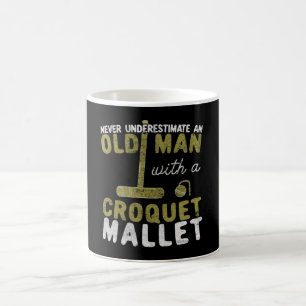 Underskatta aldrig en gammal man med en krona kaffemugg
