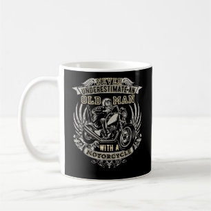 Underskatta aldrig en gammal man med en motorcykel kaffemugg