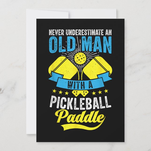 Underskatta aldrig en gammal man med en pikboll P (Framsida)