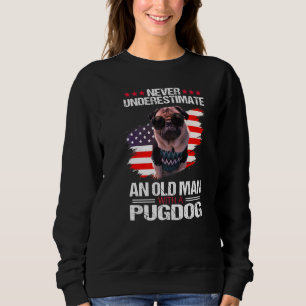 Underskatta aldrig en gammal man med en pug t shirt