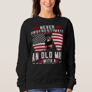 Underskatta aldrig en gammal man med en Rottweiler T Shirt