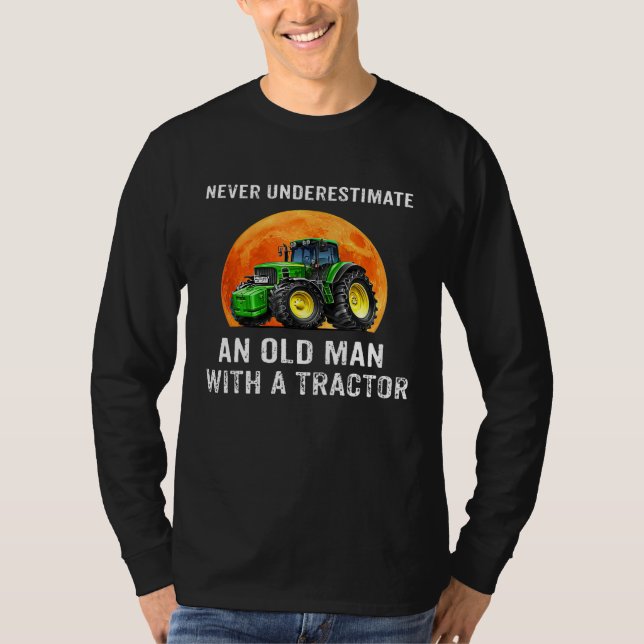 Underskatta aldrig en gammal man med en traktor t shirt (Framsida)