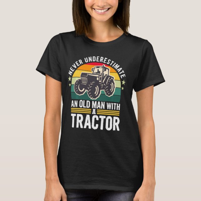 Underskatta aldrig en gammal man med en traktoråte t shirt (Framsida)