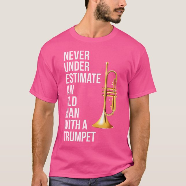 Underskatta aldrig en gammal man med en trumpet t shirt (Framsida)