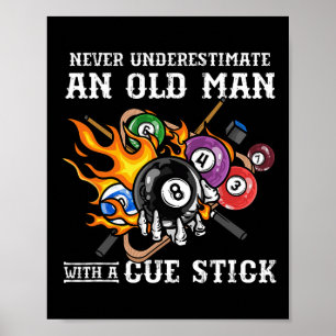 Underskatta aldrig en gammal man med ett Cue Stick Poster