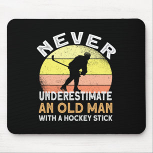 Underskatta aldrig en gammal man med ett hockey St Musmatta