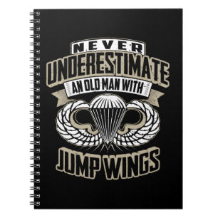 Underskatta aldrig en gammal man med jump WingsMil Anteckningsbok