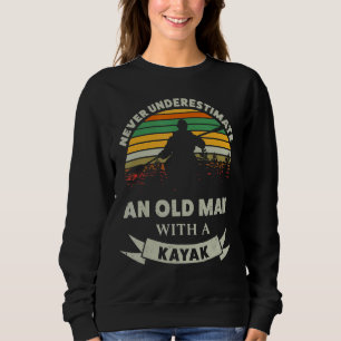 Underskatta aldrig en gammal man med Kayak Far T Shirt