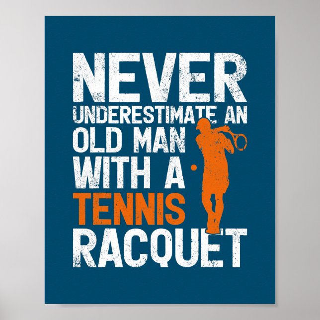 Underskatta aldrig en gammal man med tennis poster (Framsidan)
