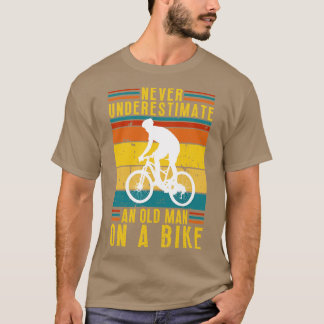 Underskatta aldrig en gammal man på en Bike 5 T Shirt