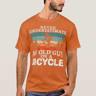 Underskatta aldrig en gammal man på en cykel för e t shirt
