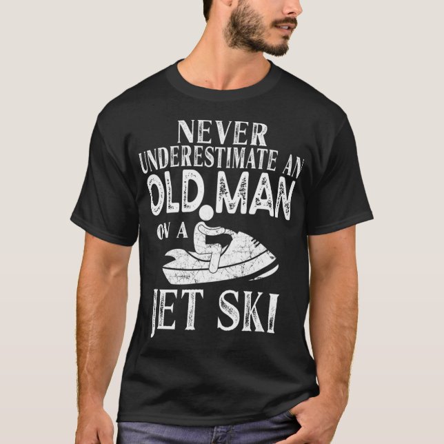 Underskatta aldrig en gammal man på en Jet-ski-gåv T Shirt (Framsida)
