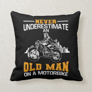 Underskatta aldrig en gammal man på en motorcykel kudde