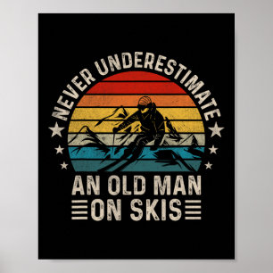 Underskatta aldrig en gammal man på Skis underskat Poster