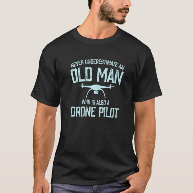 Underskatta aldrig en gammal man Pappa Grandpa Dro T Shirt (Framsida)