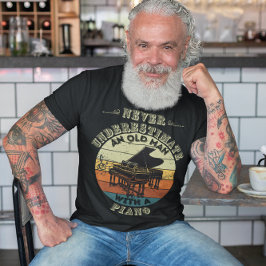 Underskatta aldrig en gammal man - Piano T Shirt