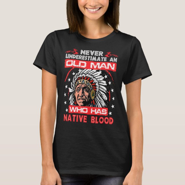 Underskatta aldrig en gammal man som har ett eget  t shirt (Framsida)