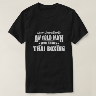 Underskatta aldrig en gammal man som känner Thaibo T Shirt