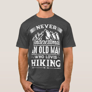 Underskatta aldrig en gammal man som Kärlek anfall T Shirt