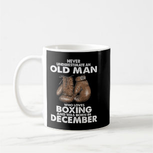 Underskatta aldrig en gammal man som kärlek boxar kaffemugg