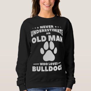 Underskatta aldrig en gammal man som Kärlek bulldo T Shirt