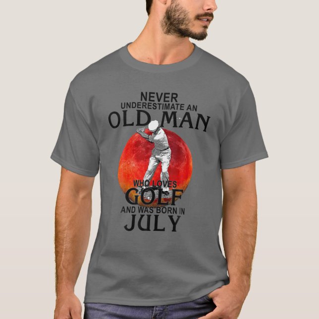 Underskatta aldrig en gammal man som Kärlek Golf T Shirt (Framsida)