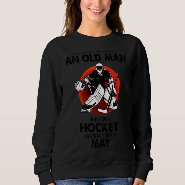 Underskatta aldrig en gammal man som Kärlek Hockey T Shirt (Framsida)
