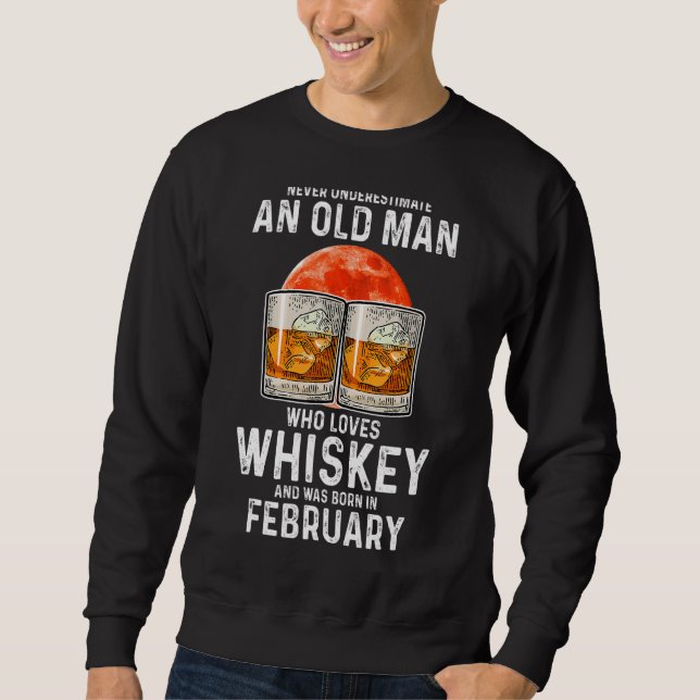 Underskatta aldrig en gammal man som Kärlek Whiske Lång Ärmad Tröja (Framsida)