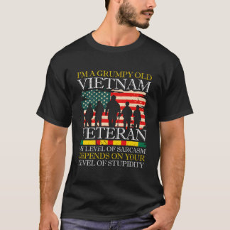 Underskatta aldrig en gammal man som också är Viet T Shirt