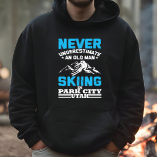 Underskatta aldrig en gammal man som skidar i Utah Hoodie