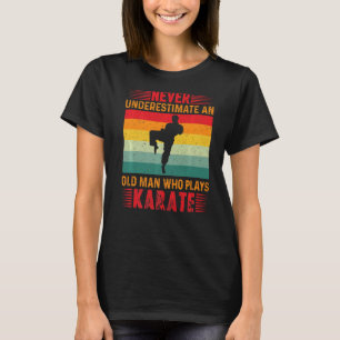 Underskatta aldrig en gammal man som spelar Karate T Shirt