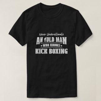 Underskatta aldrig en gammal man som vet kickboxni t shirt