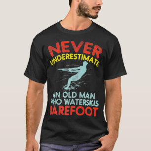 Underskatta aldrig en gammal man som Waterskis Bar T Shirt