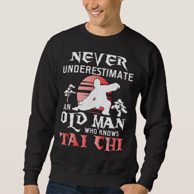 Underskatta aldrig en gammal man Tai Chi-träning Lång Ärmad Tröja (Framsida)