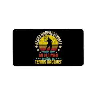 Underskatta aldrig en gammal man - tennis Racket S Adressetikett