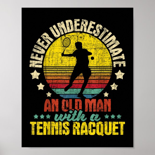 Underskatta aldrig en gammal man - tennis Racket S Poster (Framsidan)