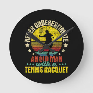 Underskatta aldrig en gammal man - tennis Racket S Rund Klocka
