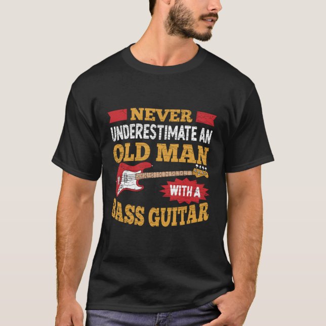 Underskatta aldrig en gammal med en basgitarr t shirt (Framsida)