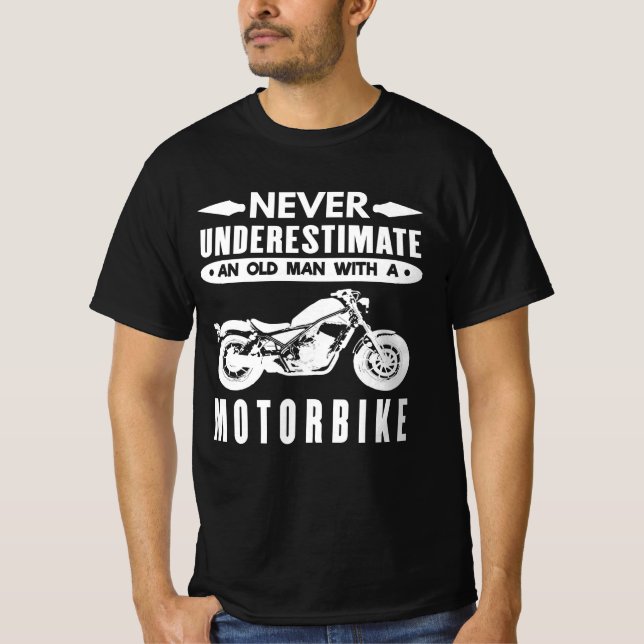 Underskatta aldrig en gammal motorcykelman t shirt (Framsida)