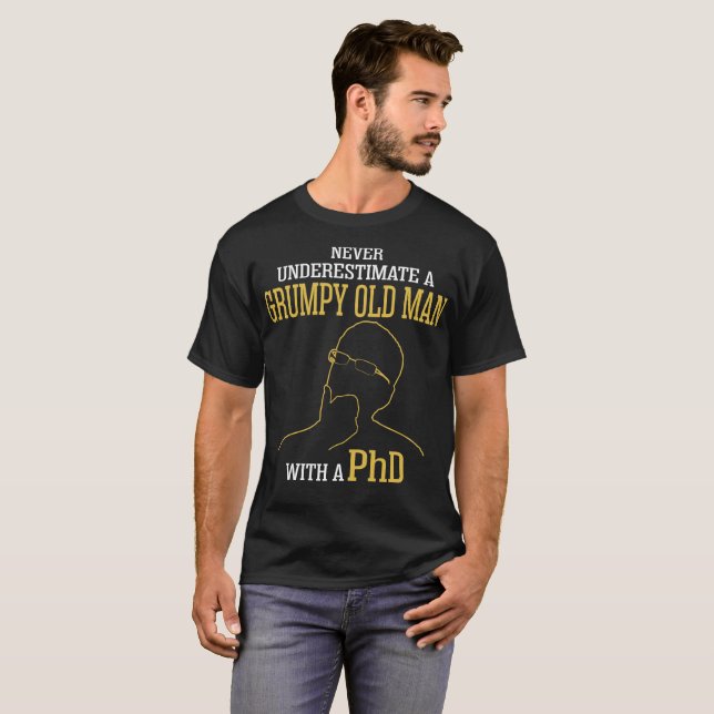 Underskatta aldrig en Grumpy gamal man med en Phd Tee (Hel framsida)